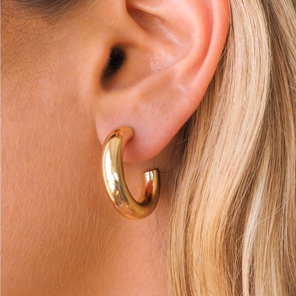 Bucatini Gold Hoop Fashion Earrings - NWT - Picture 9 of 9